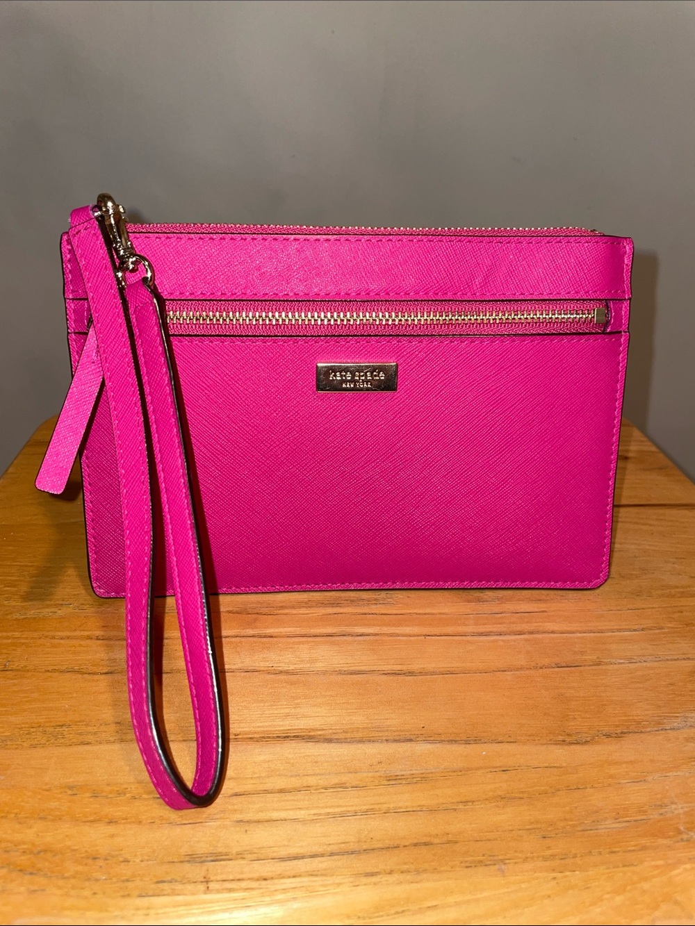 KATE SPADE Bright Fuchsia Saffiano Leather Wristlet | Gold Hardware | Zip Clutch